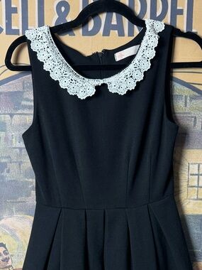 Fleet Street Black Sleeveless Mini Dress with White Lace Collar